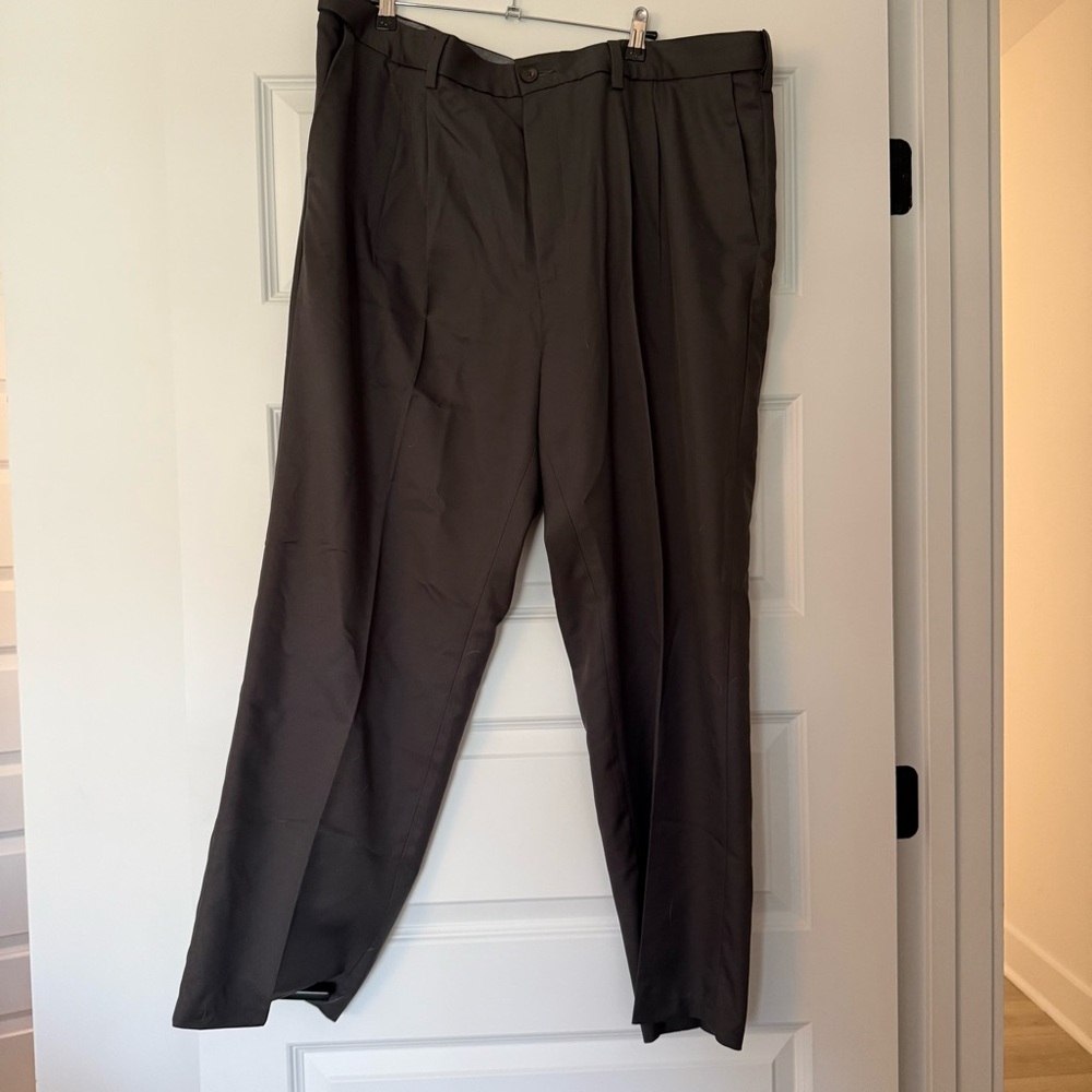 Amazon Essentials Men's Dark Gray Dress Pants